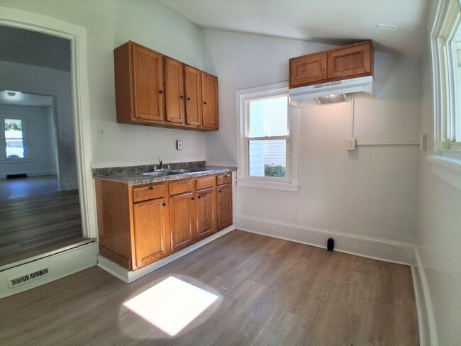 Building Photo - 598-598 E Commerce St Unit 598 E. Commerce