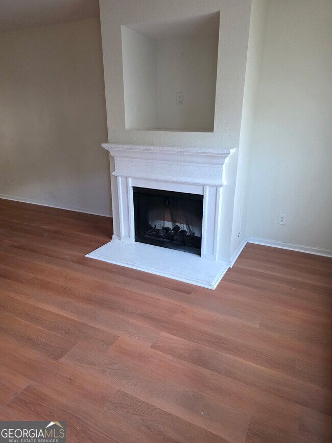 Photo - 290 Brookview Dr