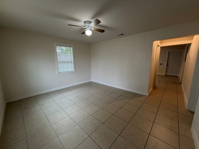 Photo - 209 E Graham St