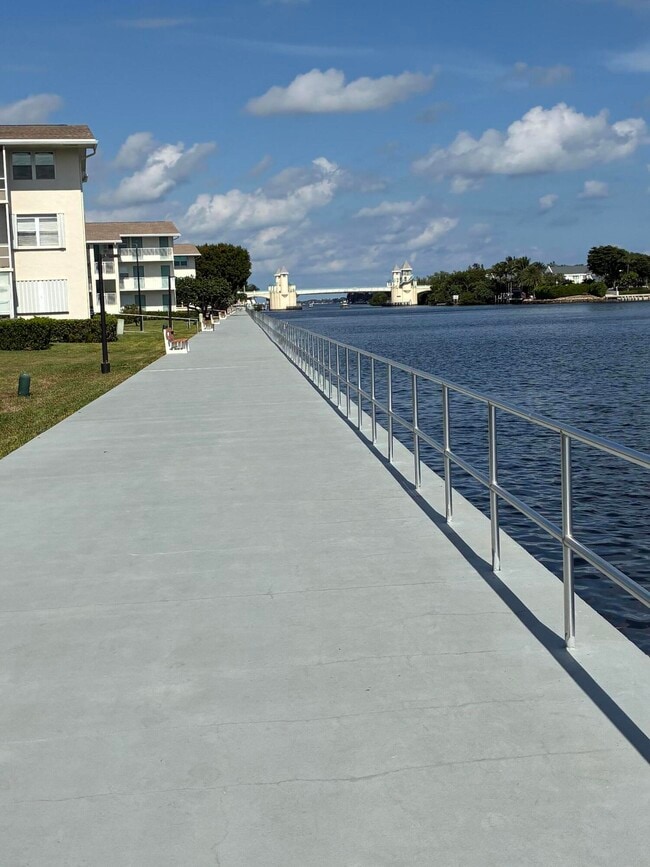 Photo - 650 Horizon St E Unit 107