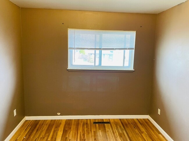 Photo - 2619 Weir Ave