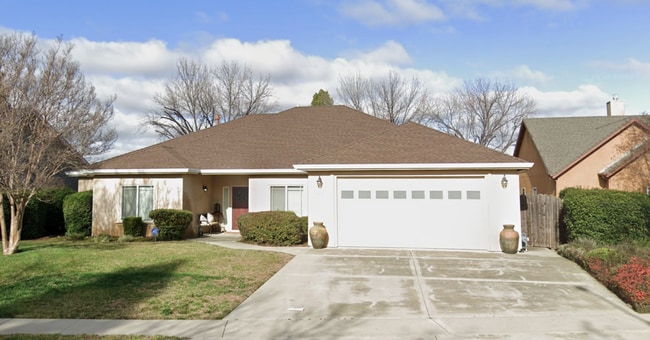 Building Photo - 4 Bedroom Home for Rent in Chico CA | 3 Bathrooms, Fireplace, Yard & Garage