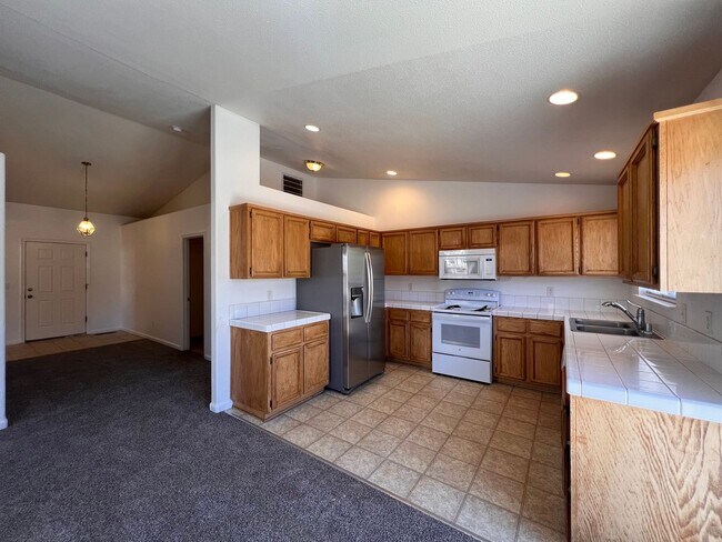 3 bedroom Fernley home in Donner - Image 