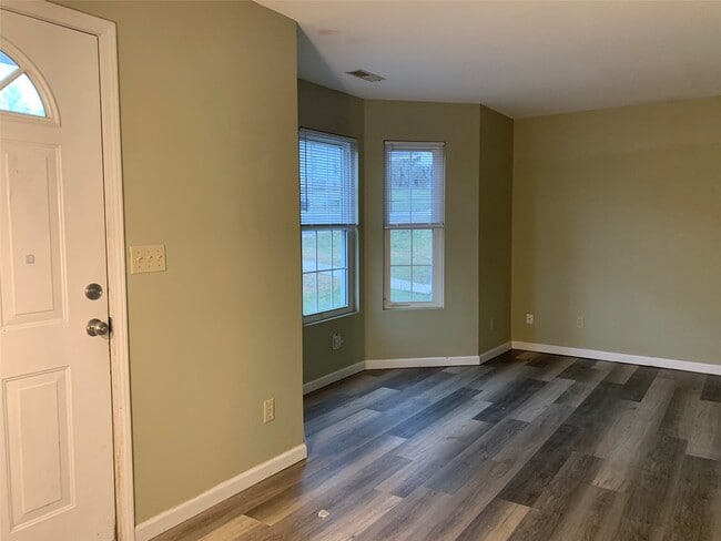 Photo - 403 Frank St