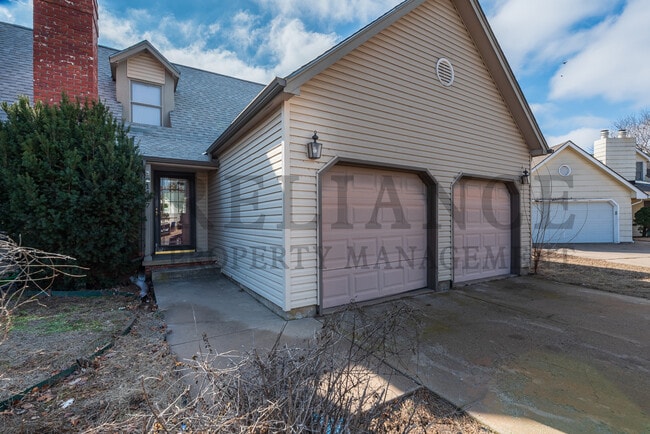 Photo - 1417 S Goebel Cir House
