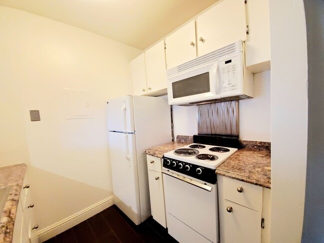 Photo - Top floor studio with large patio & greenb... Unit H
