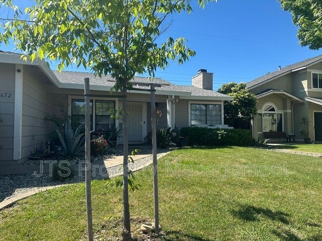 Photo - 652 Hanisch Dr