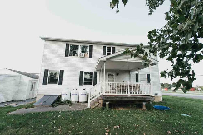 Photo - 687 Western Turnpike