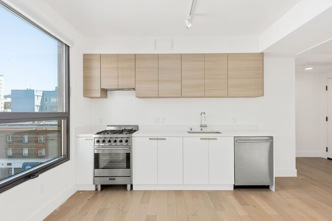 Photo - 719 Larkin St