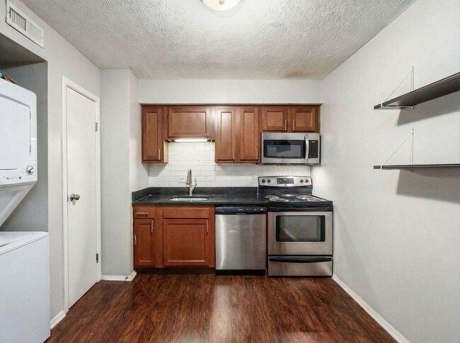 Photo - 1393 Summit St