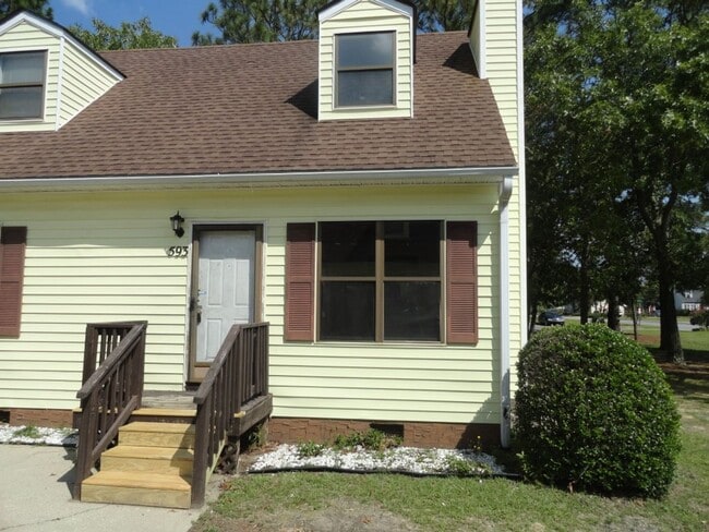 Building Photo - Countrytown Townhomes Hope Mills, NC