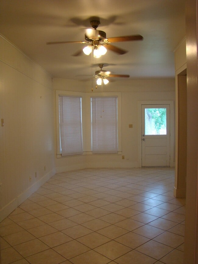 Photo - Charming 3 bedroom 4 blocks to the beach!