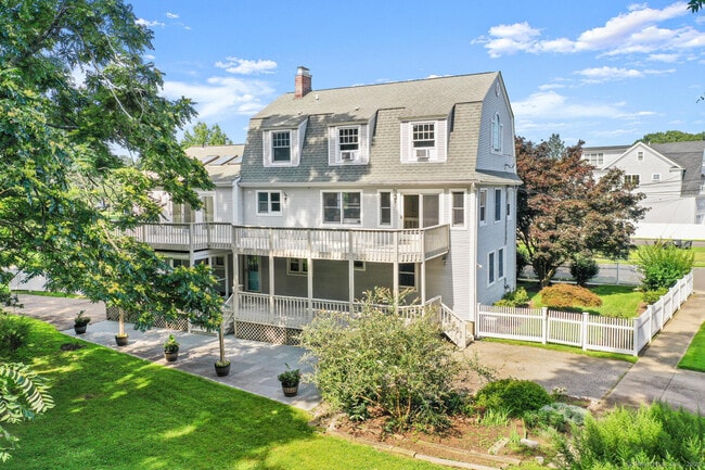 Photo - 465 Edward St