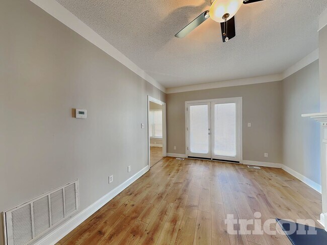 Photo - 622 Commander Dr