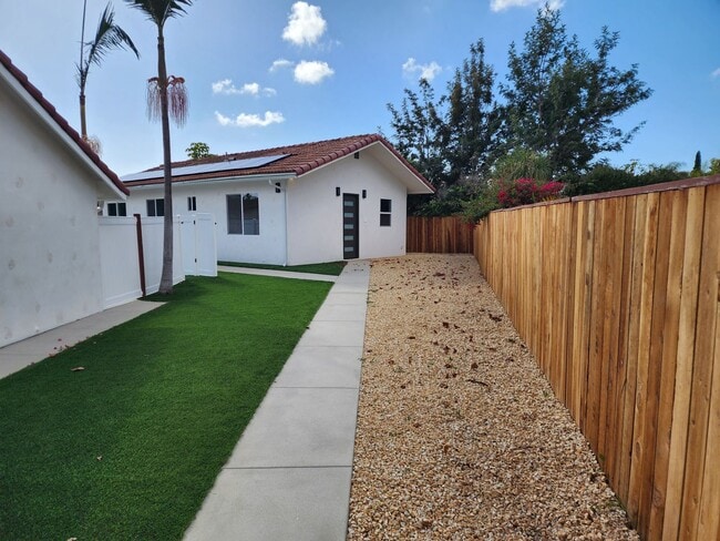 Building Photo - Private modern detached 3 Bedroom Home with solar and battery