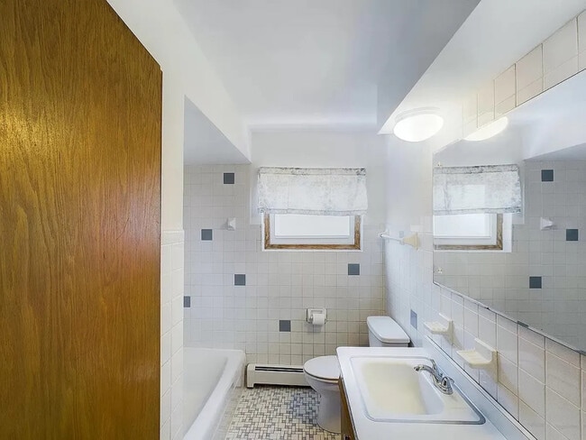 Photo - 5948 W 79th St Unidad 2