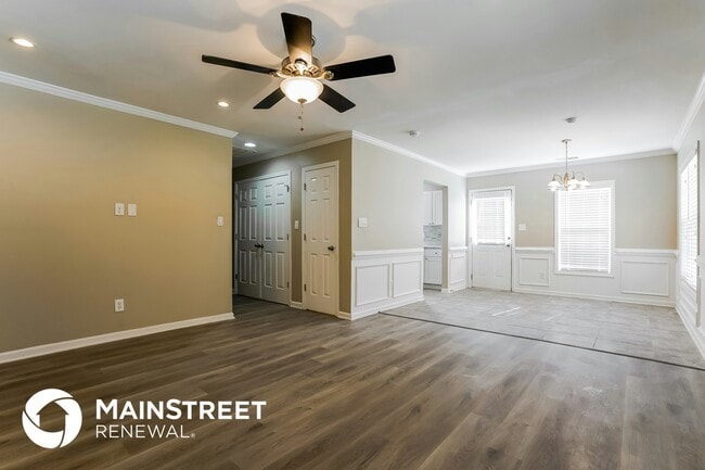 Photo - 811 Chalmers St