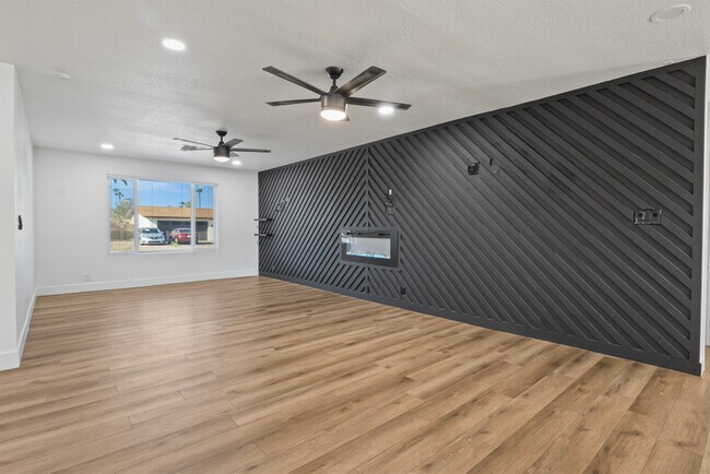 Photo - 2166 E Greenway Dr