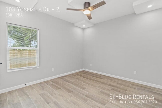 Building Photo - 103 Yosemite Dr Unit 2,