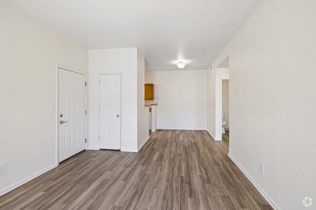 1BR, 1BA - 695SF - Living Room