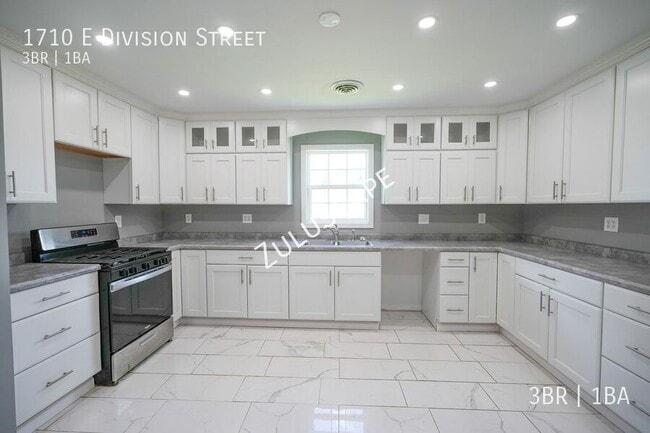 Photo - 1710 E Division St