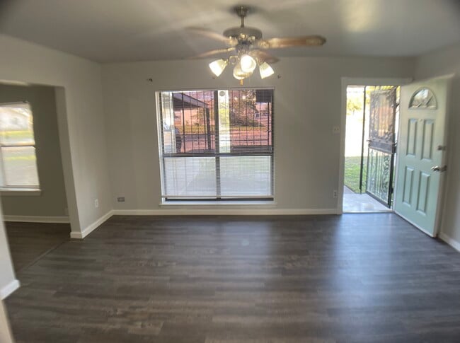 Photo - 1442 Parnell Ave