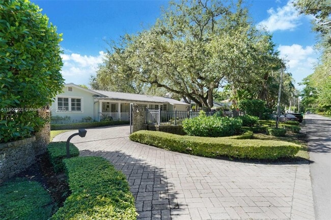 Building Photo - 4920 SW 76th St