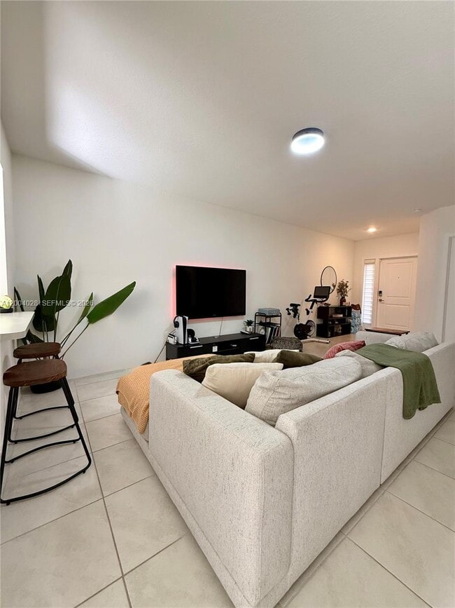 Photo - 487 NE 5th St