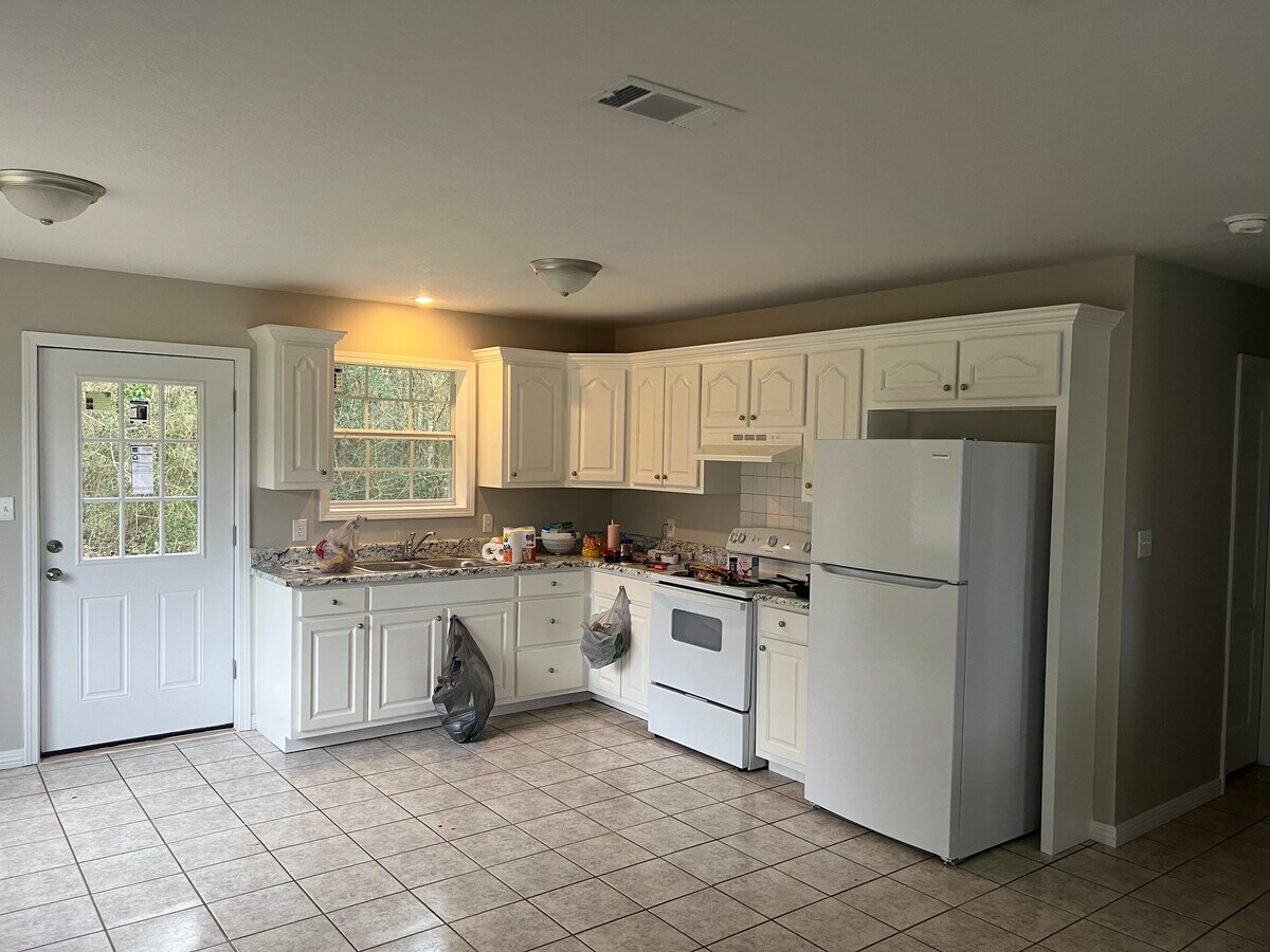 Photo - 126 Courtyard Ln