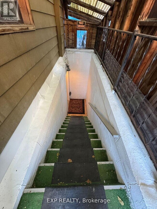 Photo - 1594 Dupont St