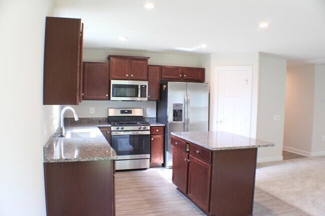 Photo - 109 S Peak Dr