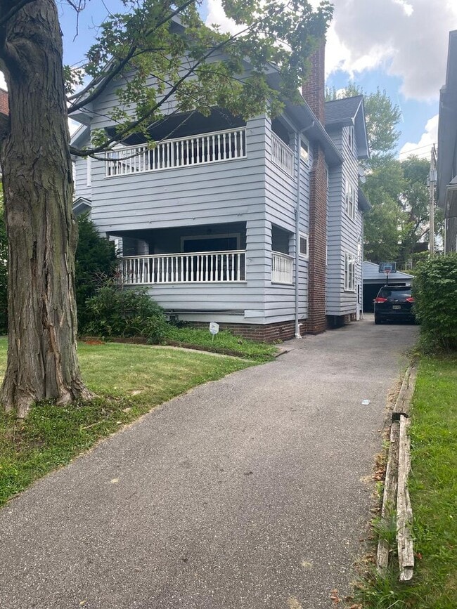 Building Photo - 2179 Edgewood Rd Unit 1/DN Rental