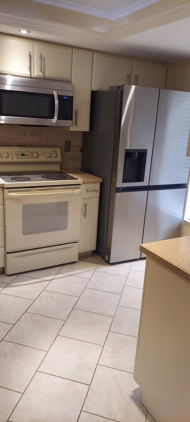 Photo - 7430 Lake Breeze Dr Apartment