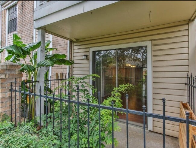 Building Photo - 2750 Holly Hall St Unit 713