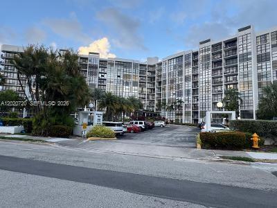 Building Photo - 1000 Parkview Dr Unit 226