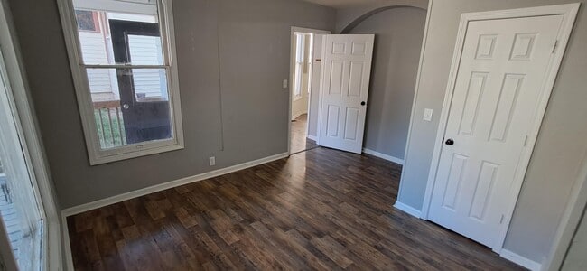 Photo - 2418 Jules St