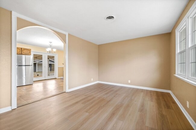 Photo - 3 Bedroom Pet Friendly Home For Rent!