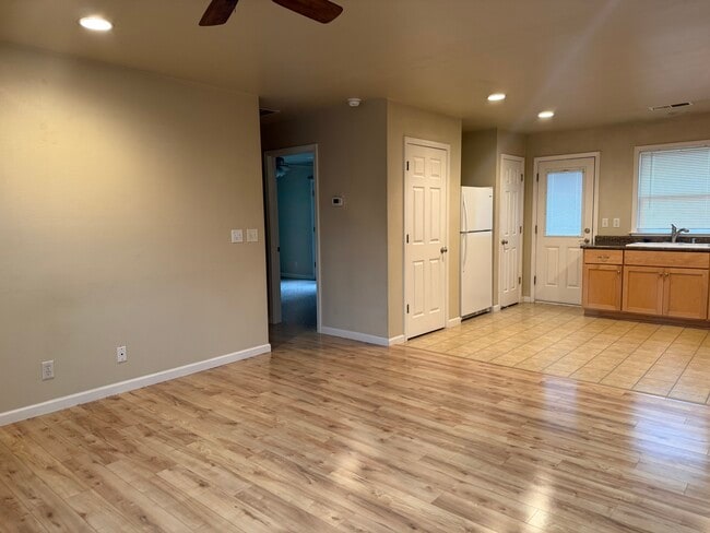 Photo - 1440 Laburnum Ave
