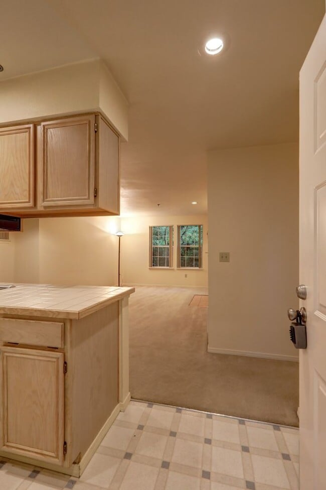 Photo - Charming 2BR 2BA Condo in great Bellevue l... Unit 12-101