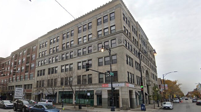 Building Photo - 3150 N Sheffield Ave