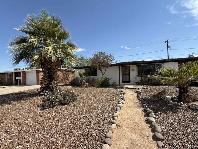 Photo - 4832 E 24th St