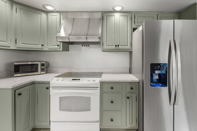 Photo - 1527 Summit Dr