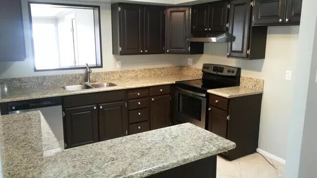 Photo - 901 S Eli Dr