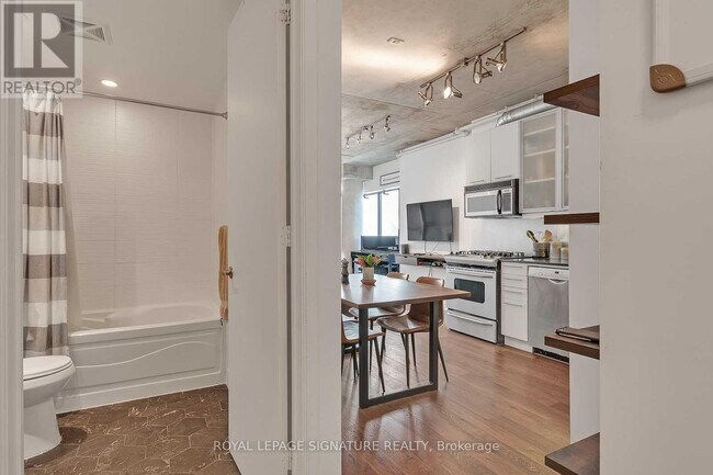 Photo - 533 Richmond St W Unit 404