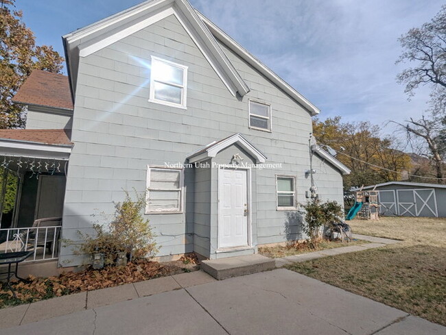 Photo - Upper Unit 2 Bed 1 Bath Unidad Up