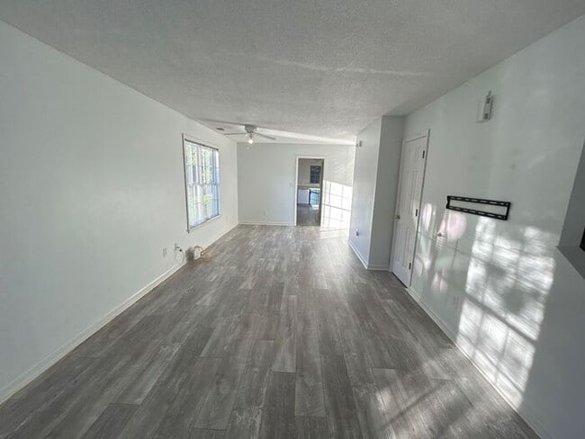 Photo - 112 Winterberry Ln