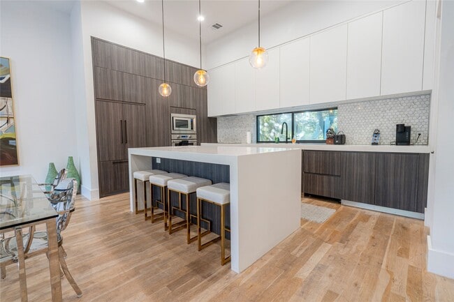 Photo - 709 Memorial Heights Dr