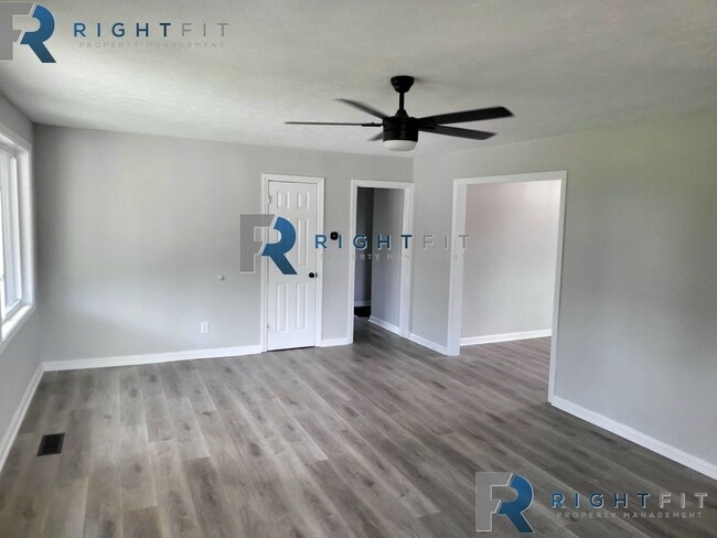 2915 Jeannie Dr