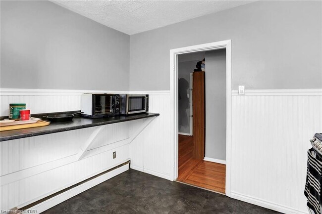 Photo - 329 Salisbury St