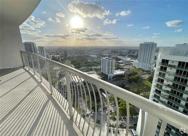 Building Photo - 1750 N Bayshore Dr Unit 3911 Rental
